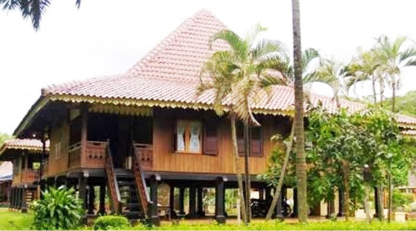 Casa tradicional de Bengkulu e seu quarto