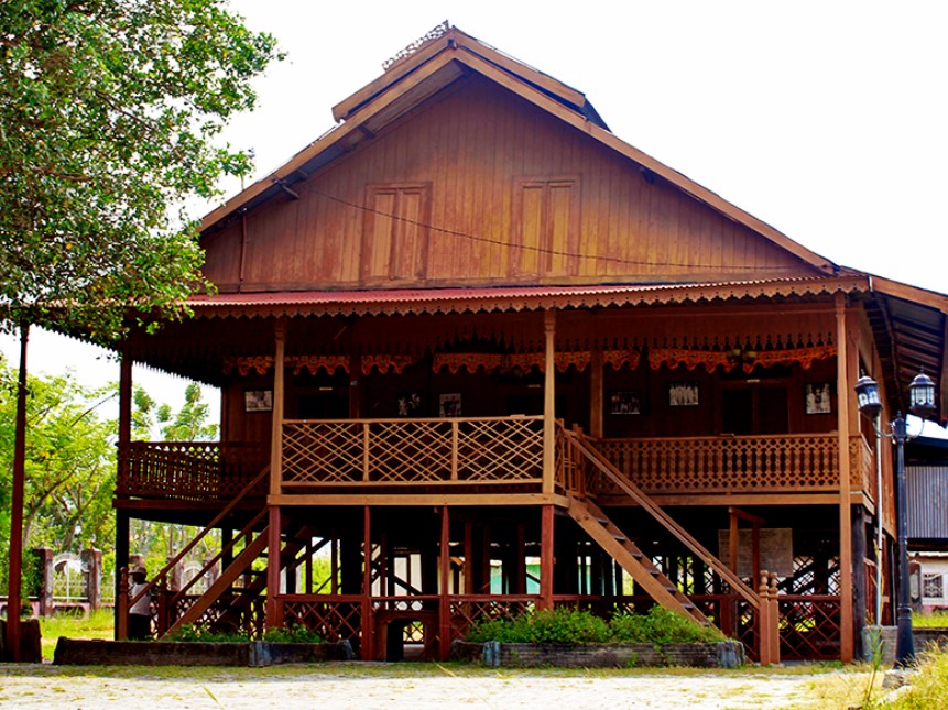 Tradisjonelt hus i Central Sulawesi: Rumah Souraja